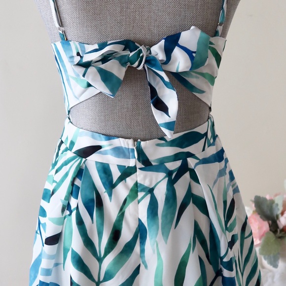 JORDAN- Seabreeze Fluttering Twisted Romper - Picture 5 of 6